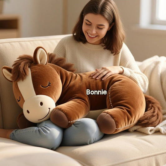 Schlafendes Pony – Personalisiertes Kissen in Pferdeform aus Kunstfell