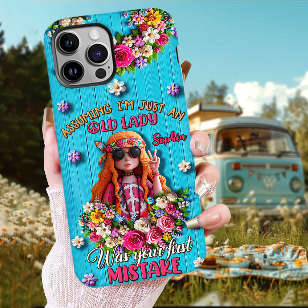 Deine Annahme, ich sei nur eine alte Dame, war dein erster Fehler – personalisierte Handyhülle mit Hippie-Vollbilddruck