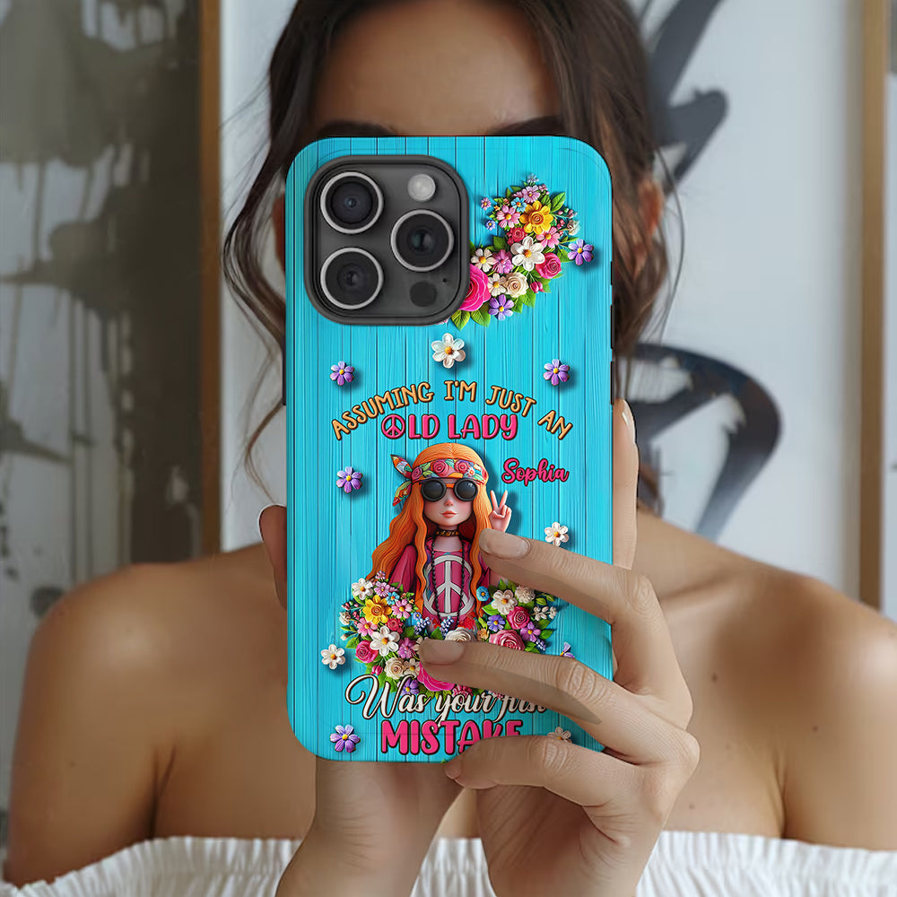 Deine Annahme, ich sei nur eine alte Dame, war dein erster Fehler – personalisierte Handyhülle mit Hippie-Vollbilddruck