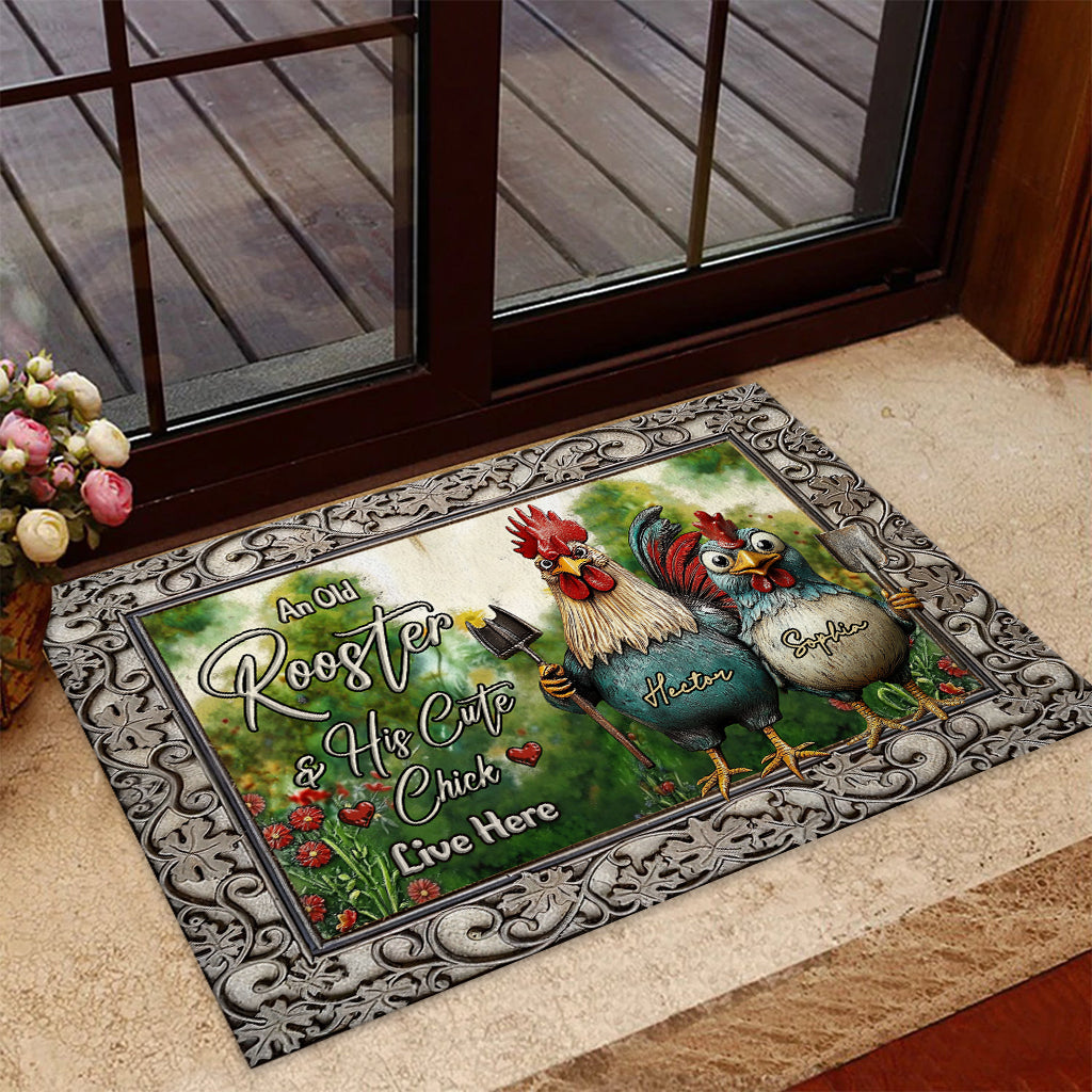 An Old Rooster & His Cute Chick Live Here - Personalized Chicken Doormat