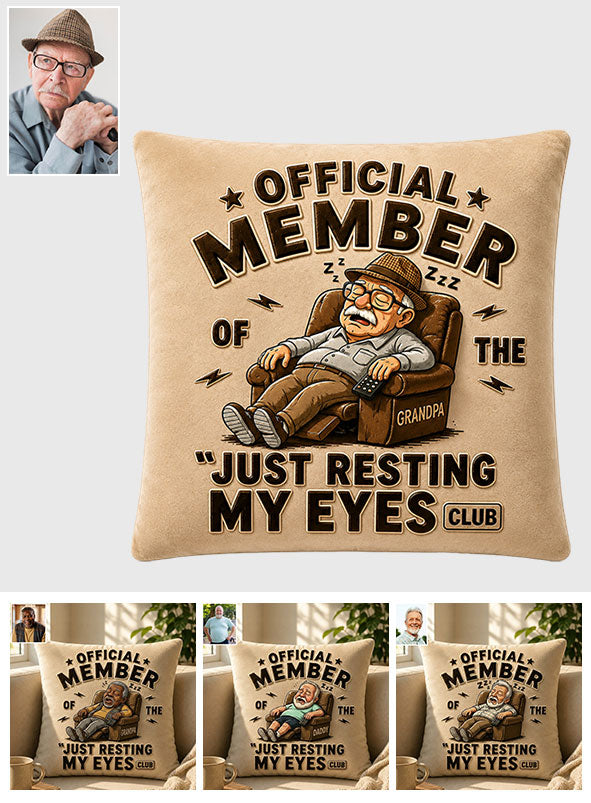 Lustiges Geschenk für Papa und Opa, Nur die Augen Ruhen - Personalisierbares Premium Kunstfellkissen für Opa