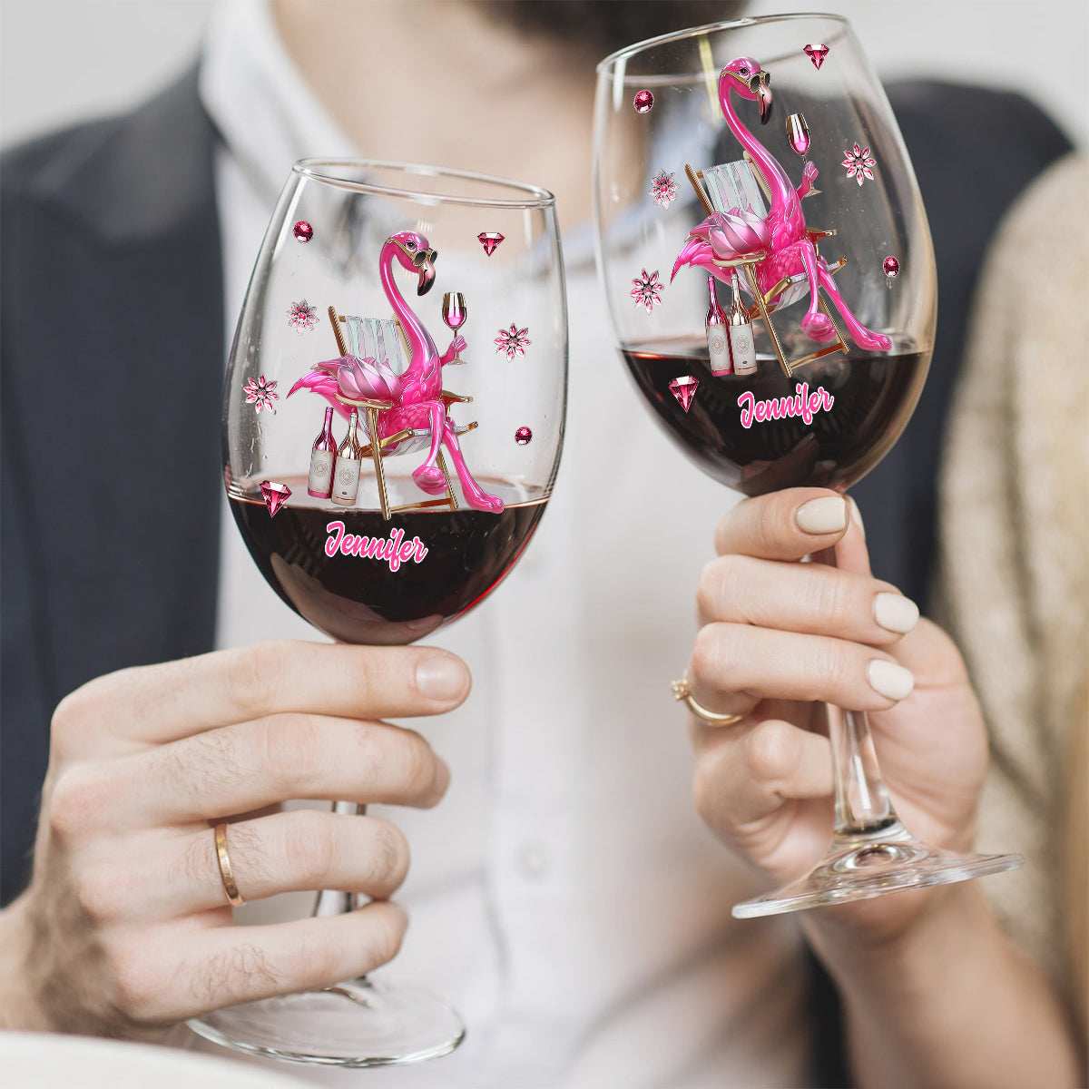 Sei ein Flamingo im Taubenschwarm – personalisiertes Flamingo-Weinglas mit langem Stiel