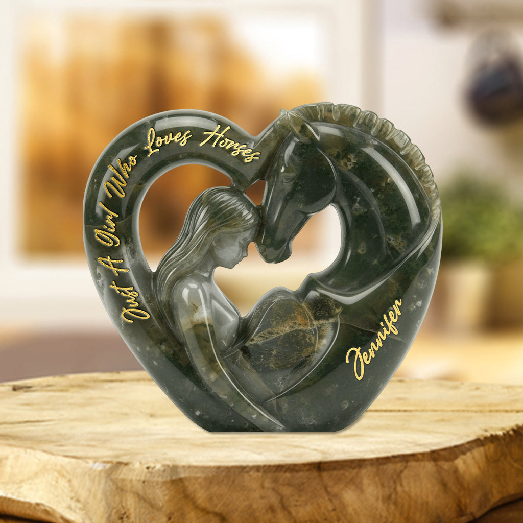 Einfach ein Mädchen, das Pferde liebt – personalisierte Acrylplakette in Pferdeform