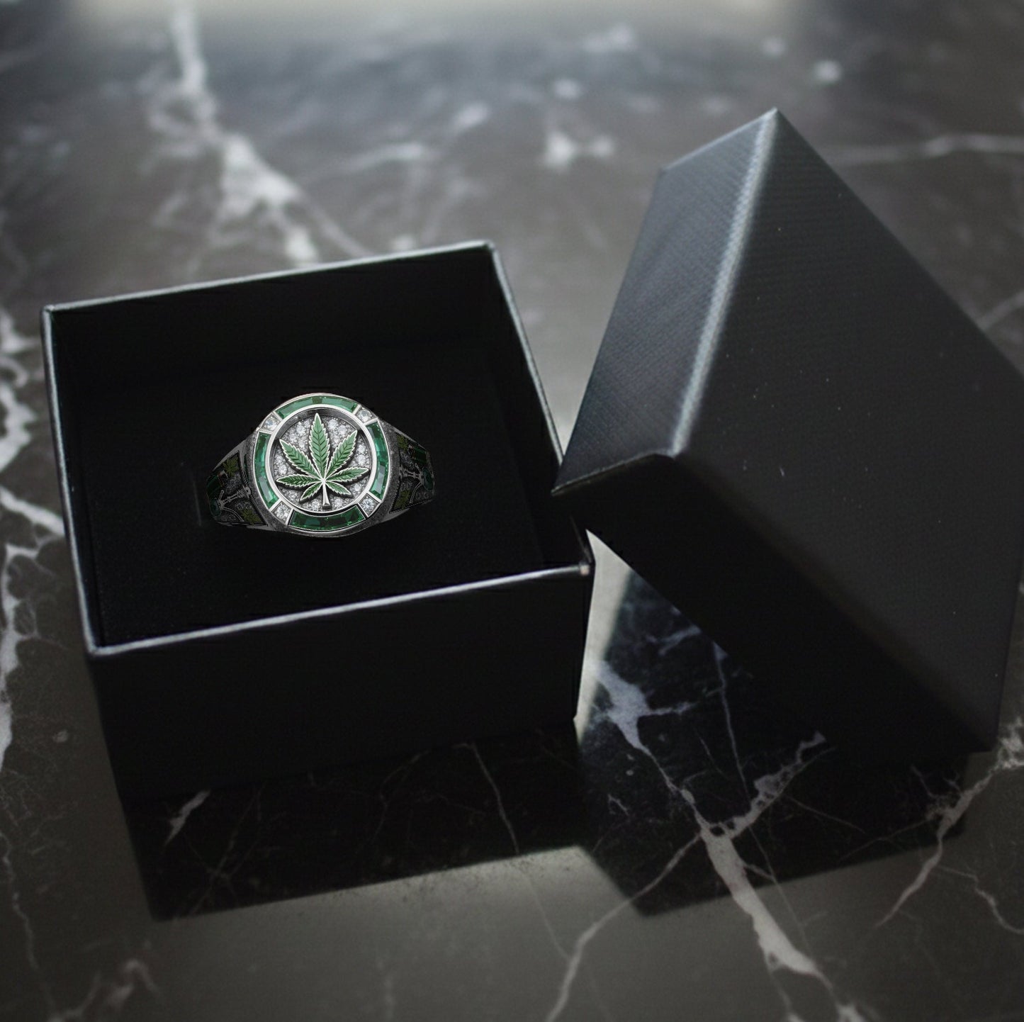 Bague chevalière personnalisée Green Magic Leaf - Cannabis