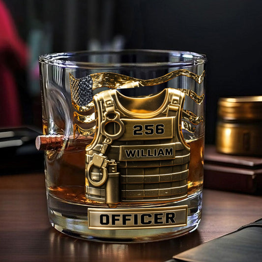 Dienen und Schützen – Personalisiertes Whiskeyglas in Form einer Polizeikugel