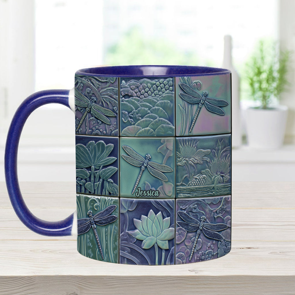 Einfach ein Mädchen, das Libellen liebt – Personalisierte Tasse mit Libellenmotiv