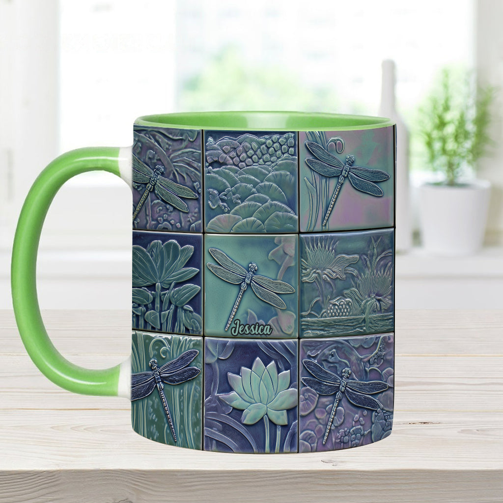 Einfach ein Mädchen, das Libellen liebt – Personalisierte Tasse mit Libellenmotiv