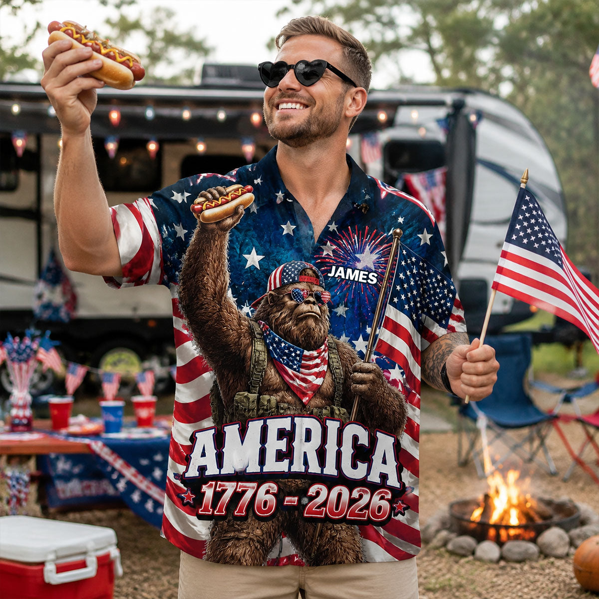 Cadeau pour les amateurs de Bigfoot, randonnée/camping/pêche, Sasquatch américain, 4 juillet - Chemise hawaïenne personnalisée