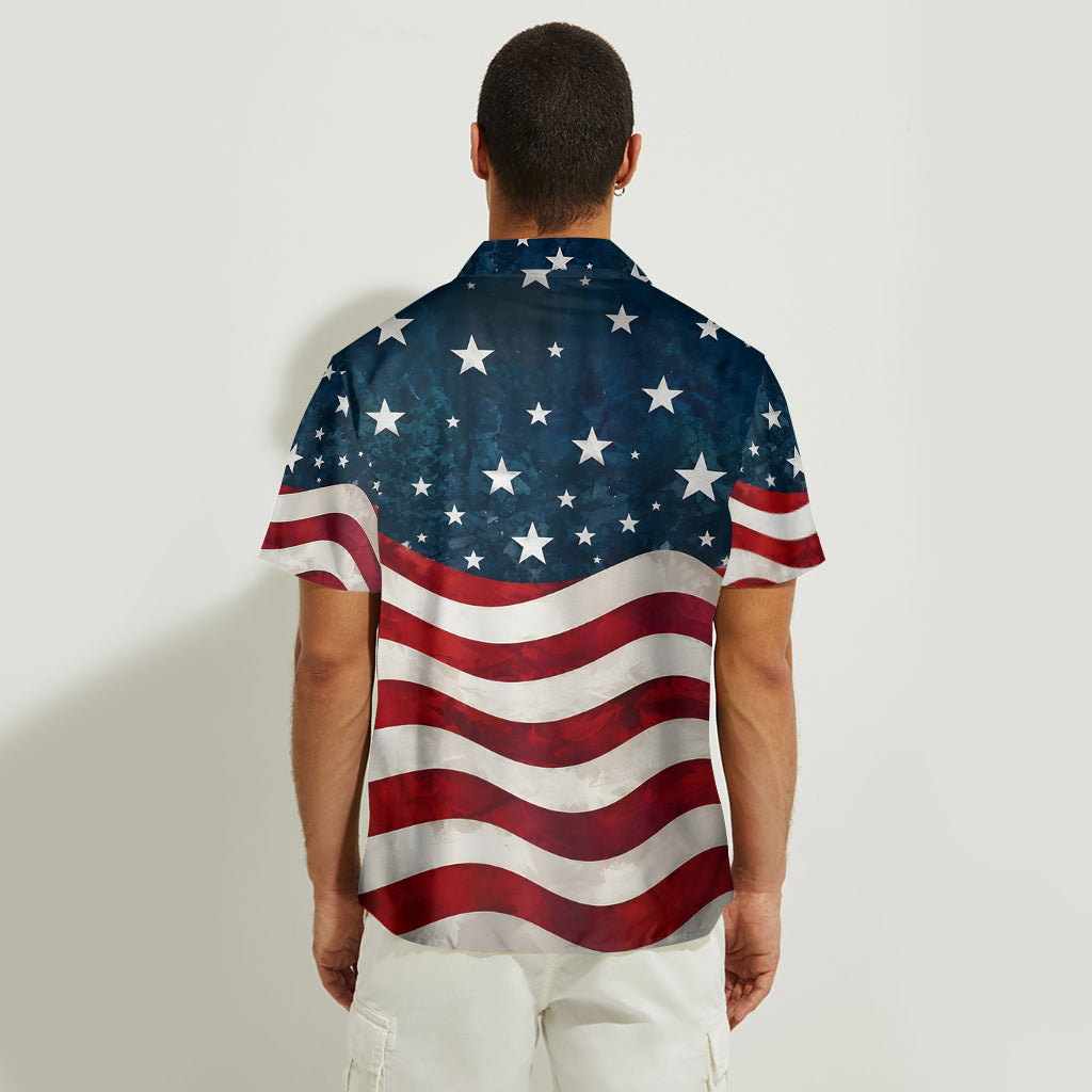 Cadeau pour les amateurs de Bigfoot, randonnée/camping/pêche, Sasquatch américain, 4 juillet - Chemise hawaïenne personnalisée