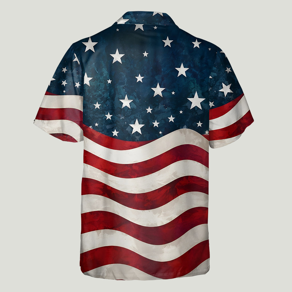 Cadeau pour les amateurs de Bigfoot, randonnée/camping/pêche, Sasquatch américain, 4 juillet - Chemise hawaïenne personnalisée