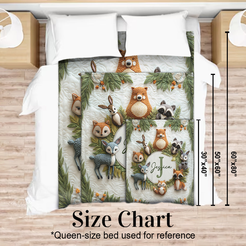 Babydecke mit niedlichen Tiermotiven – personalisierte Neugeborenendecke