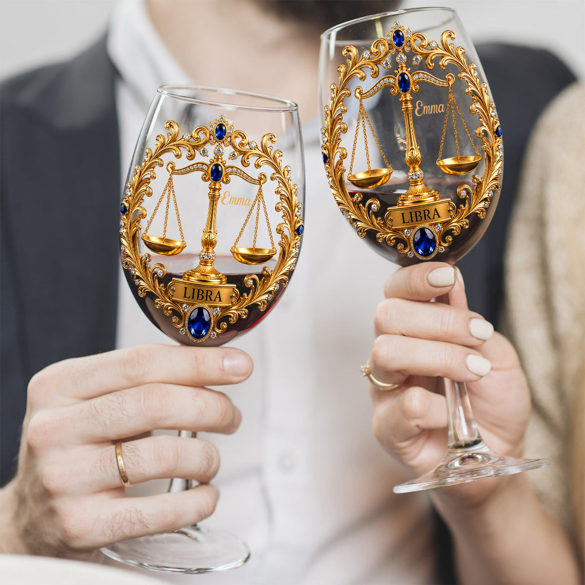 Das Gemütliche Königin Geschenkset - Personalisierte Horoskop Satinrobe & Bettwäsche Set & Weinglas