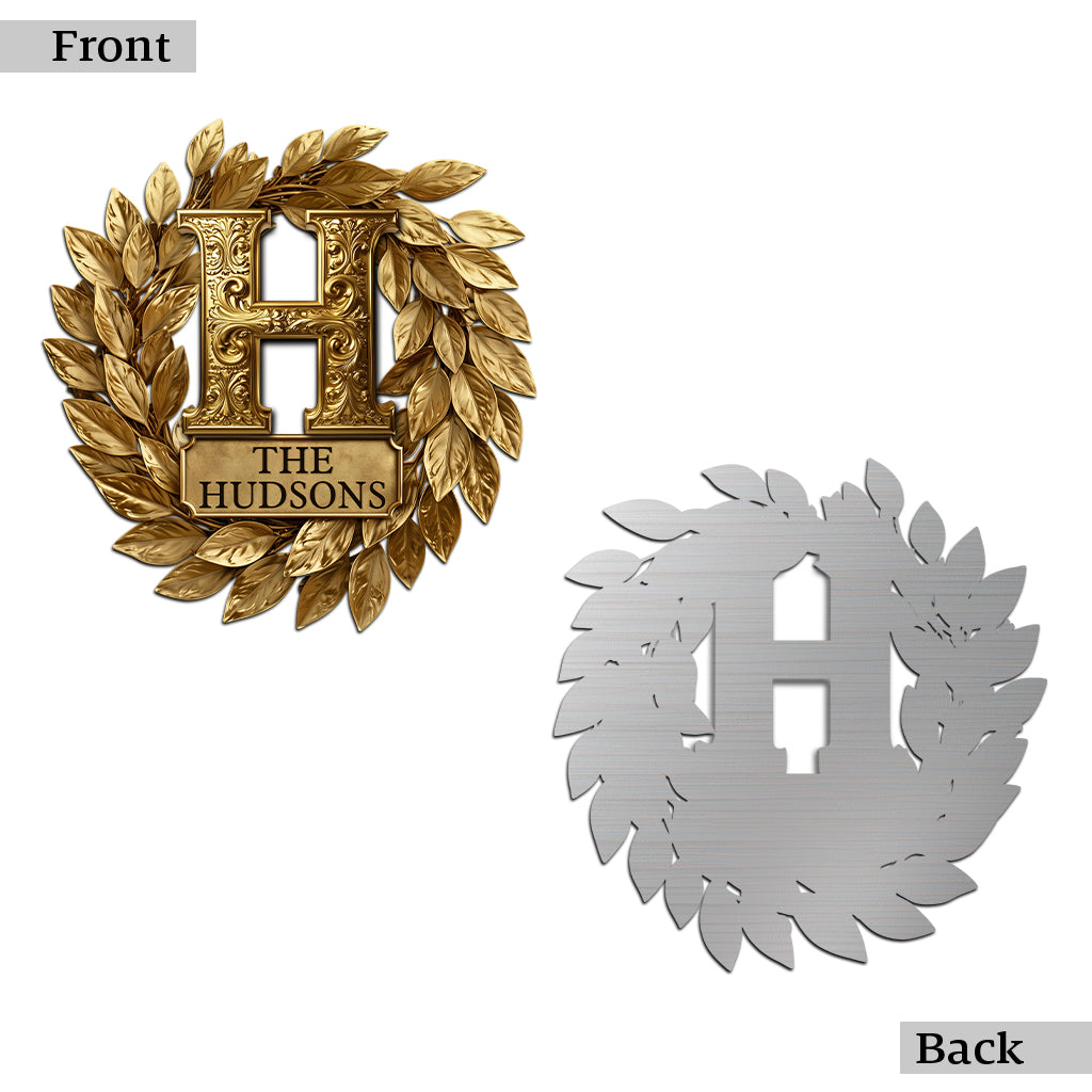 Individuell gestalteter goldener Kranz mit Familieninitialen – personalisiertes Metallschild mit Familienmotiv