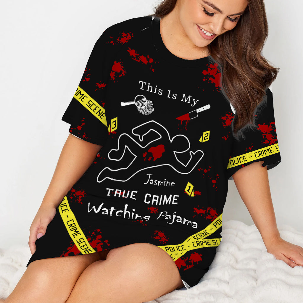 Voici mon pyjama pour regarder des documentaires sur les affaires criminelles - Robe-t-shirt de nuit personnalisée sur le thème des affaires criminelles