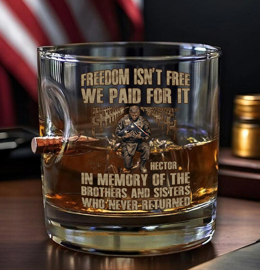 Freiheit ist nicht umsonst, wir haben dafür bezahlt – personalisiertes Whiskeyglas mit Veteranen-Kugelmotiv