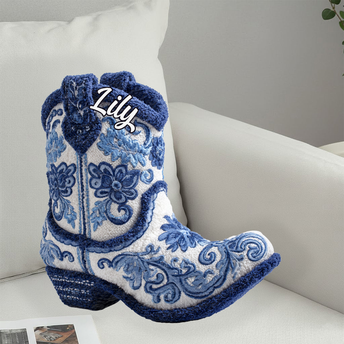 Starke Cowgirl – Personalisiertes Cowgirl-Kissen aus Kunstfell in Form eines Cowgirls