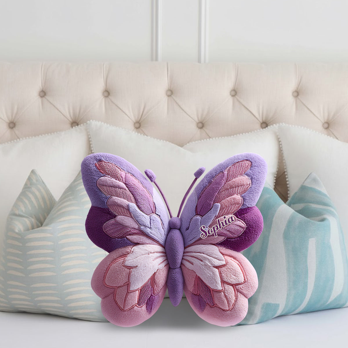 Flauschiger Schmetterling – Personalisiertes Schmetterlingskissen aus Kunstfell