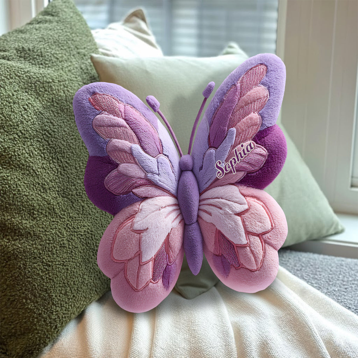 Flauschiger Schmetterling – Personalisiertes Schmetterlingskissen aus Kunstfell