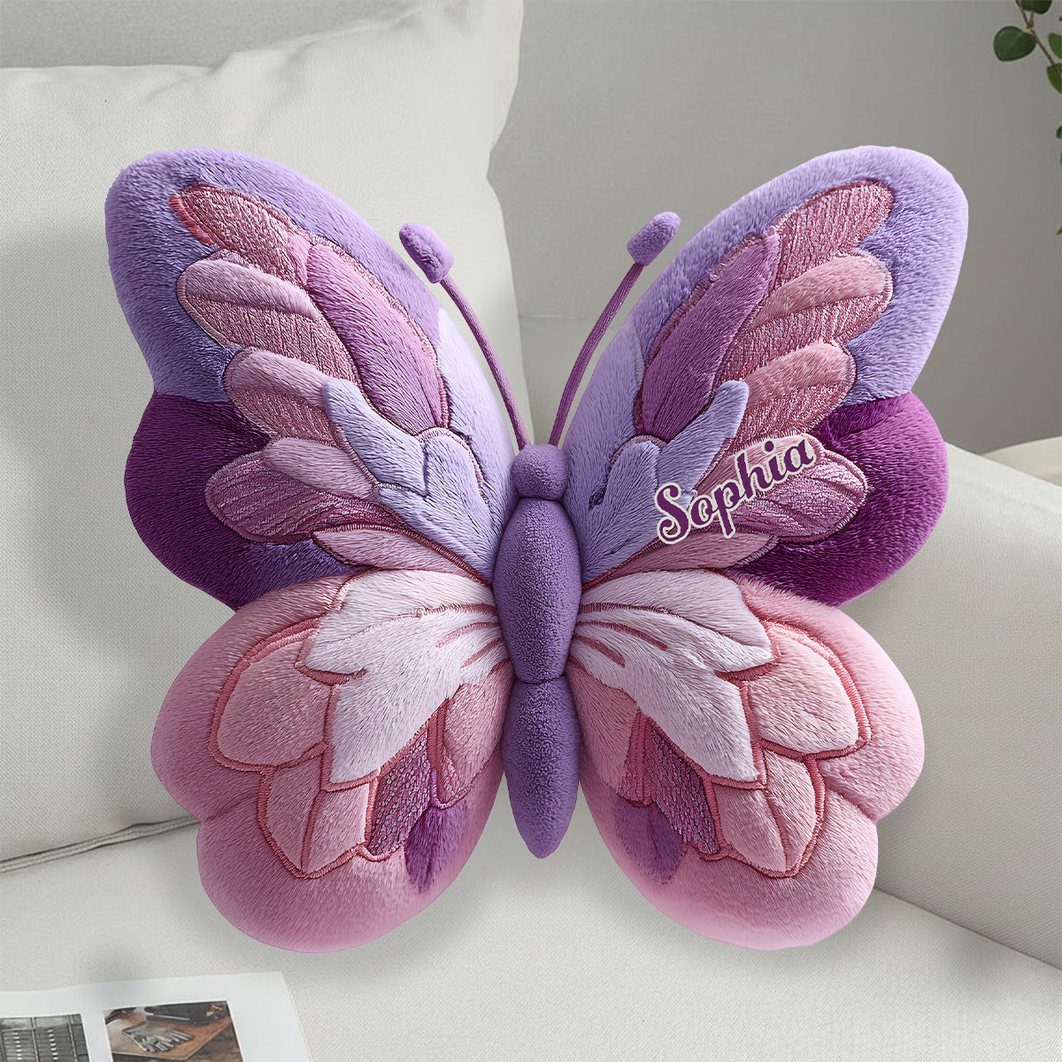 Flauschiger Schmetterling – Personalisiertes Schmetterlingskissen aus Kunstfell