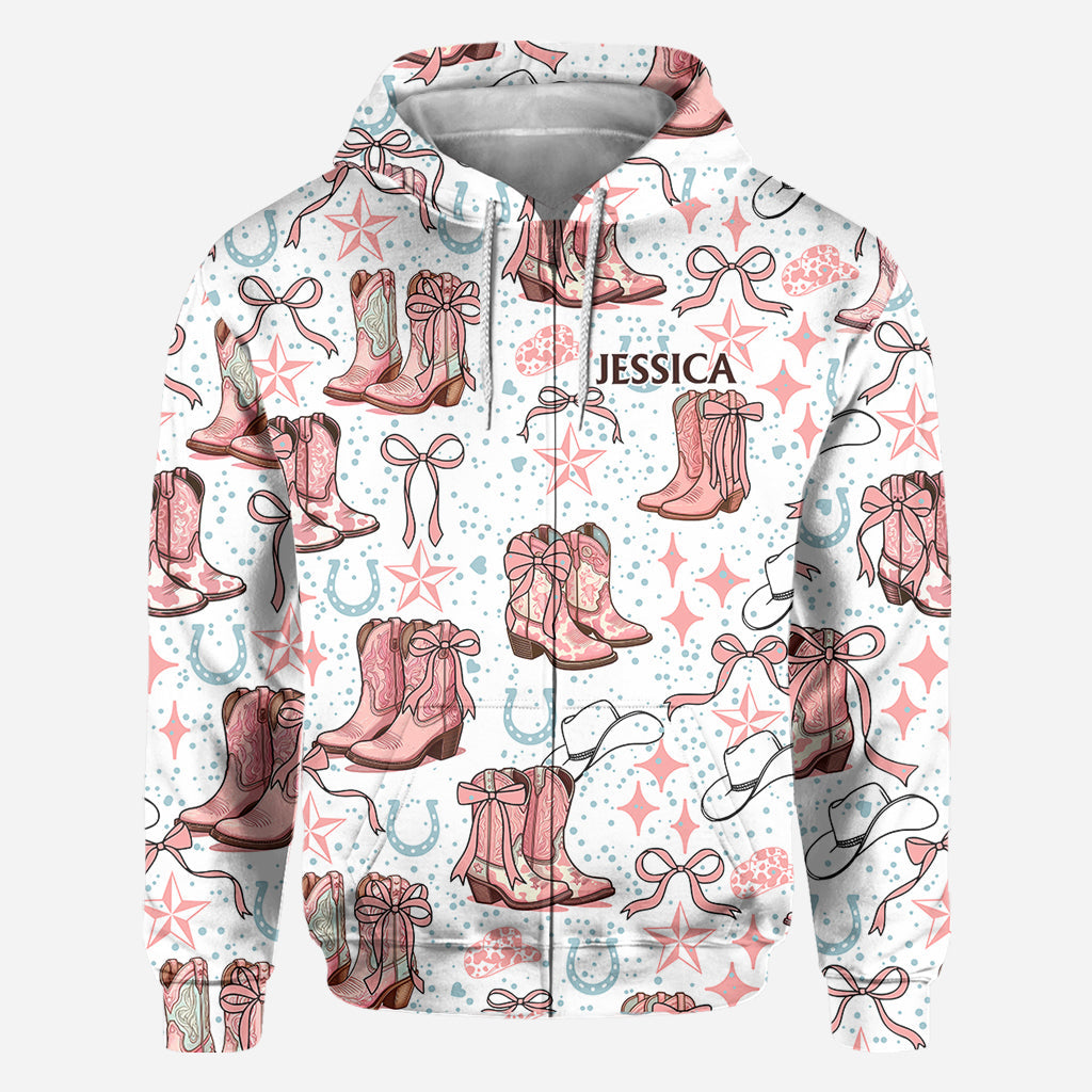 Kokette Cowgirl-Stiefel und Schleifen – personalisiertes Cowgirl-Shirt mit Allover-Print