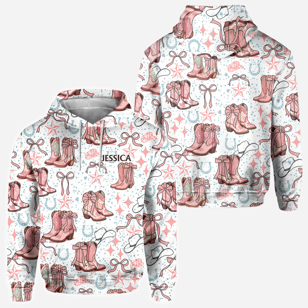 Kokette Cowgirl-Stiefel und Schleifen – personalisiertes Cowgirl-Shirt mit Allover-Print