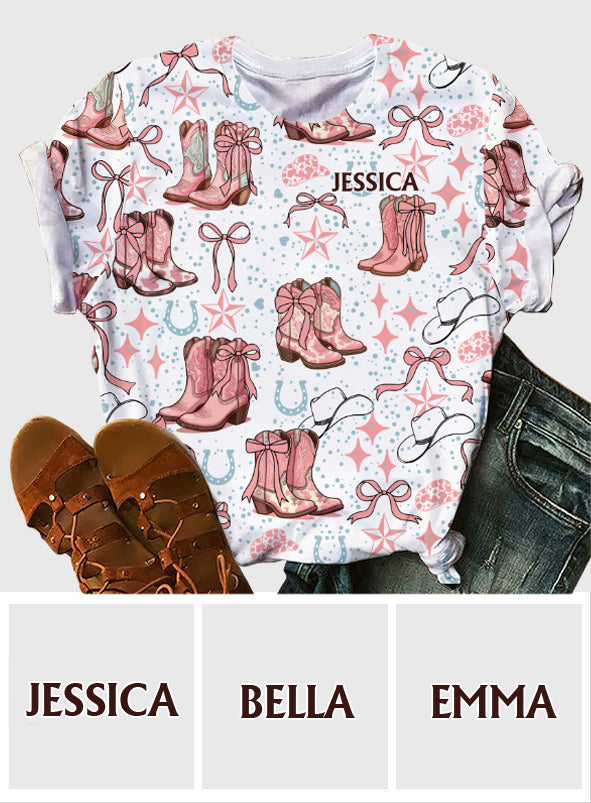 Kokette Cowgirl-Stiefel und Schleifen – personalisiertes Cowgirl-Shirt mit Allover-Print