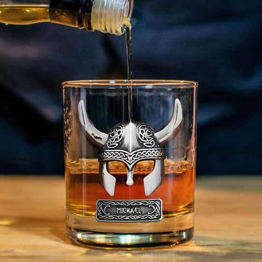 Wikinger trinken Whiskey – personalisiertes Wikinger-Whiskeyglas