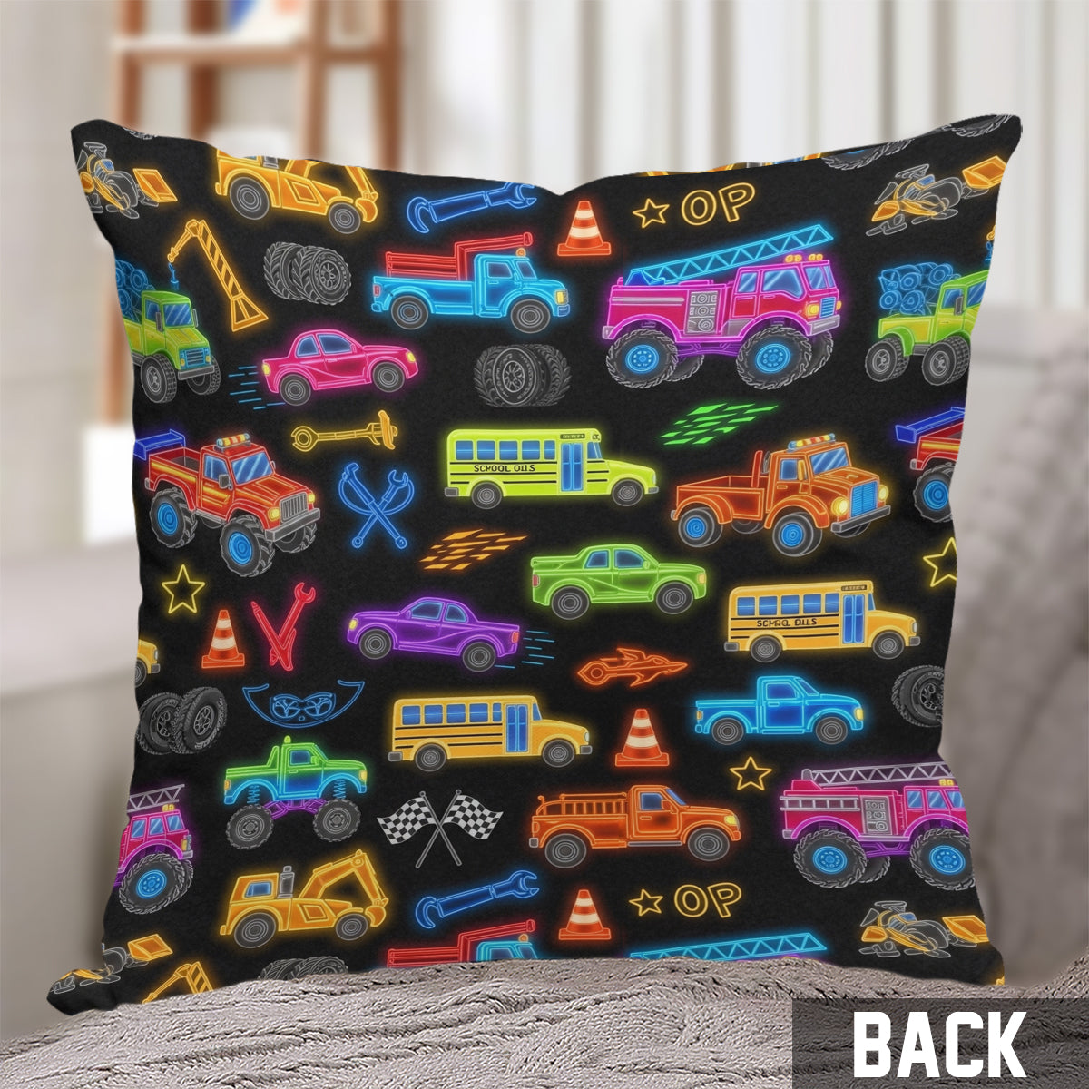 Buntes, personalisiertes Kinderkissen mit Fahrzeugmotiv