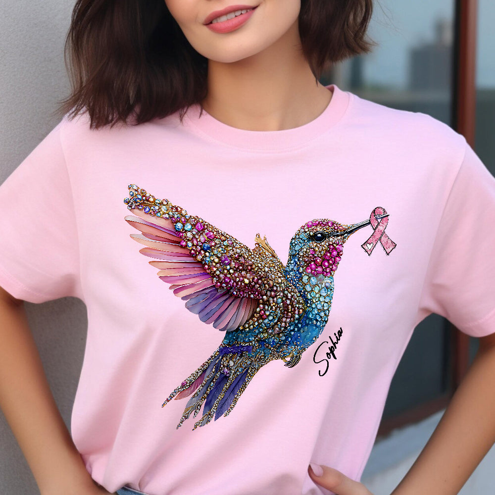 Crystal Hummingbird Pink Ribbon – Personalisiertes T-Shirt und Hoodie zur Sensibilisierung für Brustkrebs