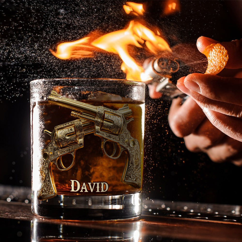 Ich mag Whiskey, Waffen und vielleicht drei Leute – personalisiertes Whiskyglas