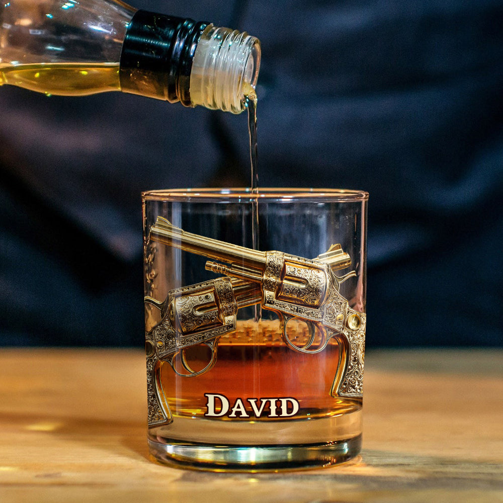 Ich mag Whiskey, Waffen und vielleicht drei Leute – personalisiertes Whiskyglas
