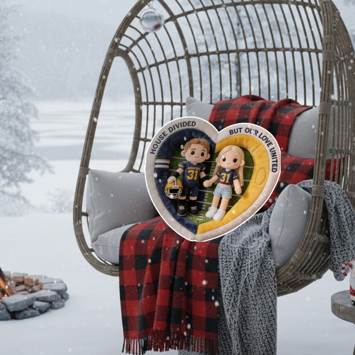 Football House Divided - Coussin personnalisé en fausse fourrure en forme de football