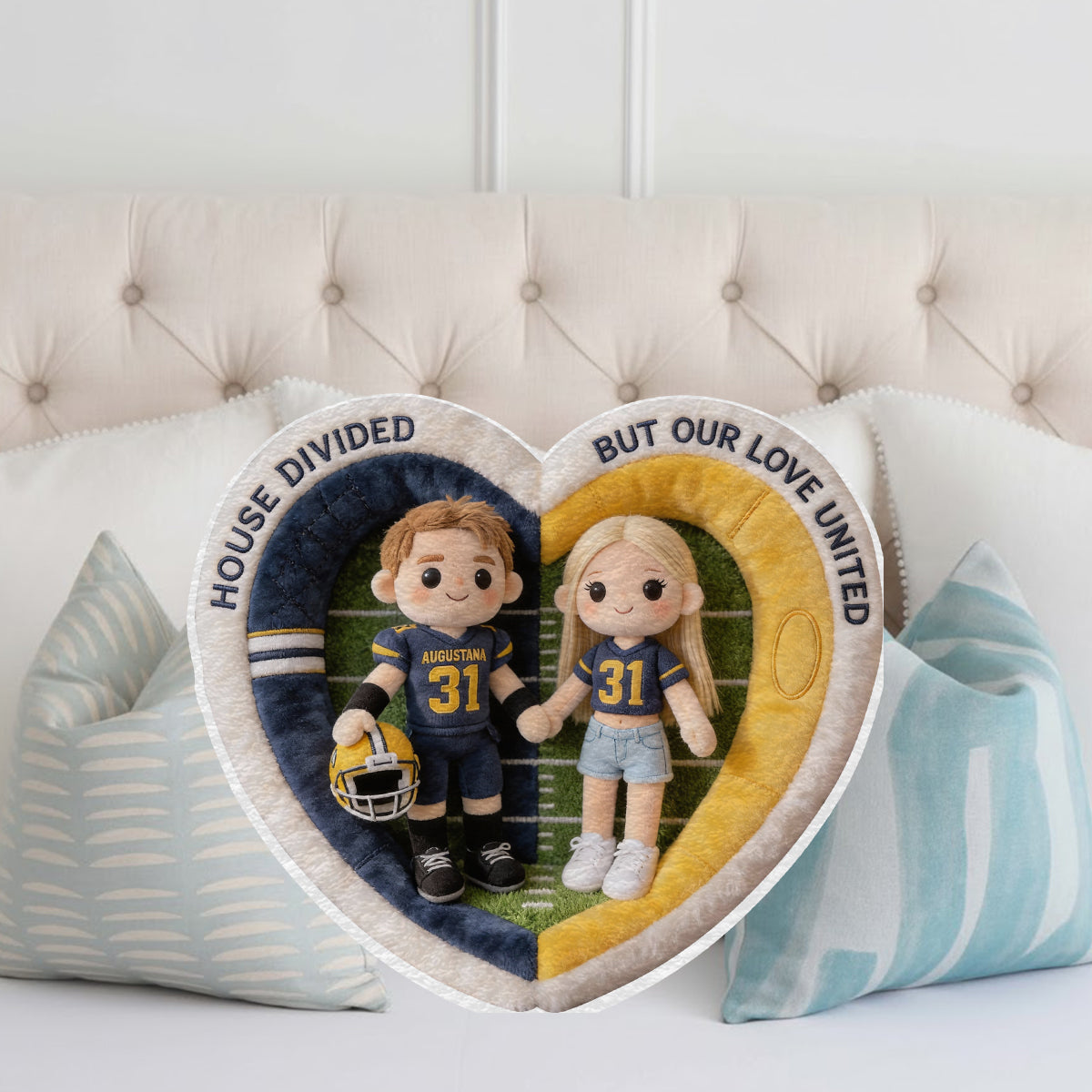 Football House Divided - Coussin personnalisé en fausse fourrure en forme de football