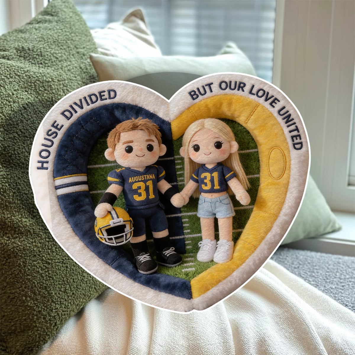 Football House Divided - Coussin personnalisé en fausse fourrure en forme de football