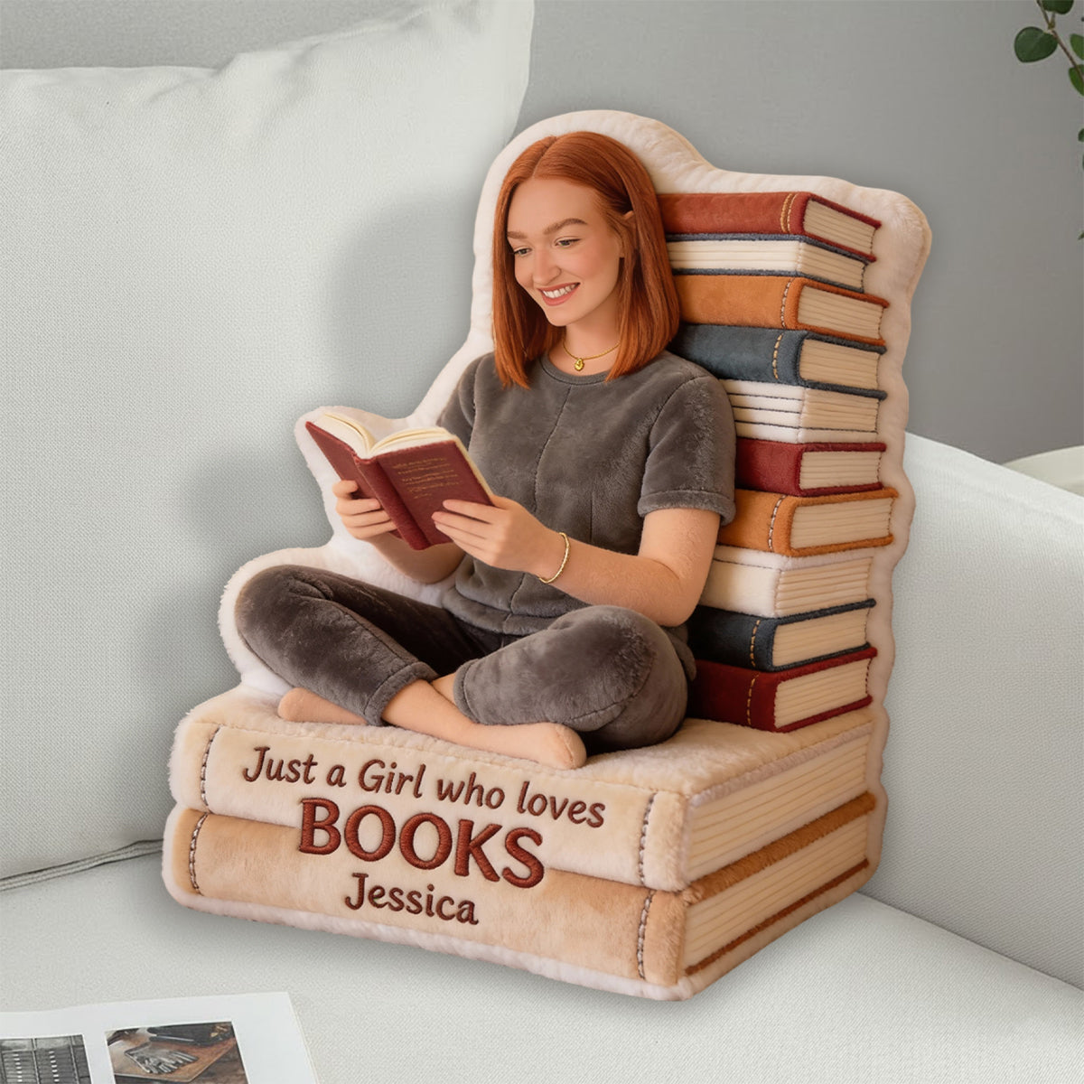 Einfach ein Mädchen, das Bücher liebt – personalisiertes Kissen in Buchform aus Kunstfell