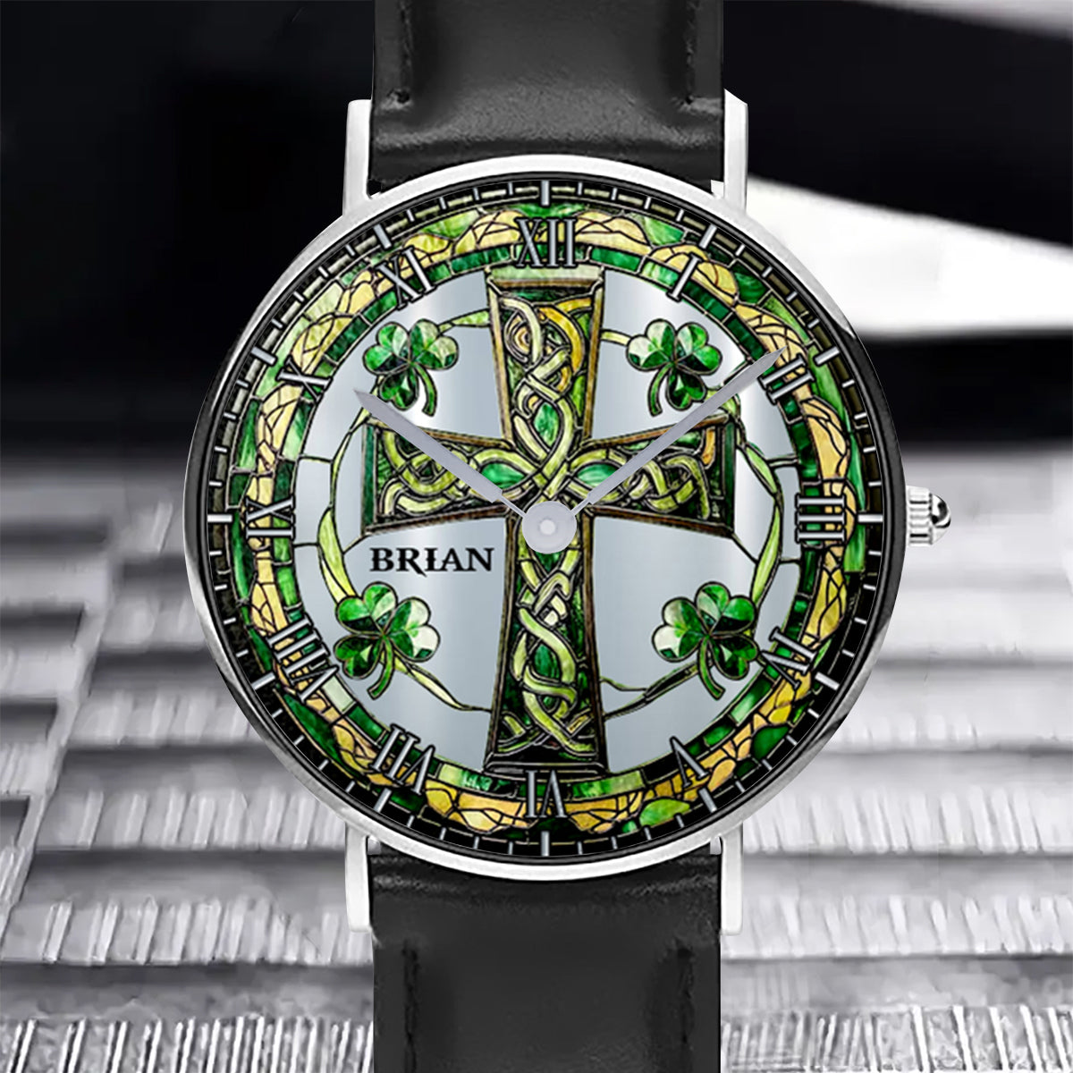 Keltisches Kreuz mit Kleeblatt – Personalisierte irische Armbanduhr