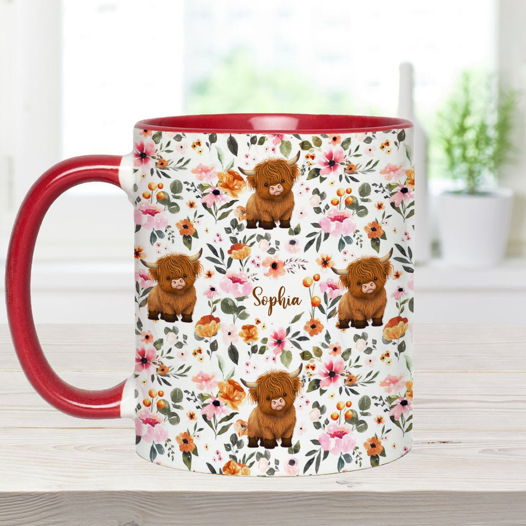 Personalisierte Tasse mit Hochlandrind-Motiv und Blumenmuster