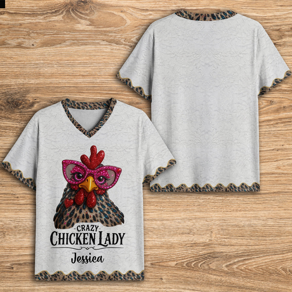 Verrückte Hühnerlady – Personalisiertes T-Shirt mit V-Ausschnitt und vollflächigem Hühneraufdruck