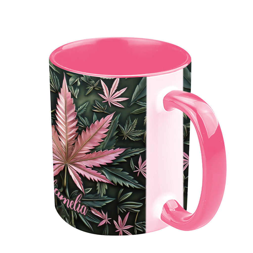 Stoner Chick – Personalisierter Becher mit Cannabis-Akzent