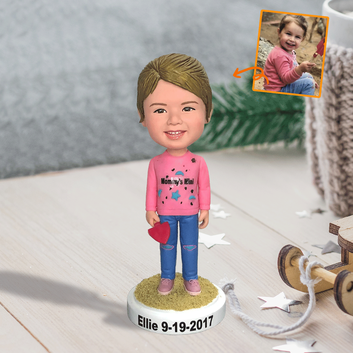 Individuell gestaltete Figur – personalisierte Wackelkopffigur für die Enkelin