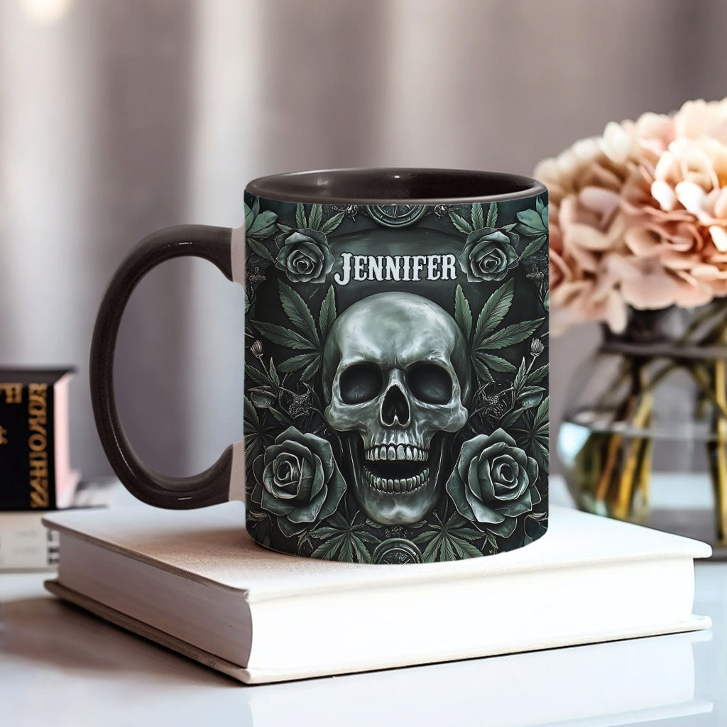 Totenkopf-Cannabisblatt - Personalisierter Becher mit Cannabis-Akzent