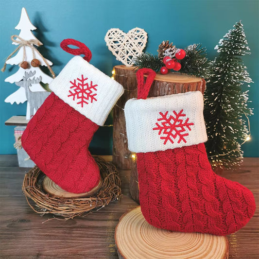 Weihnachts-Stricksockenornament mit Alphabet