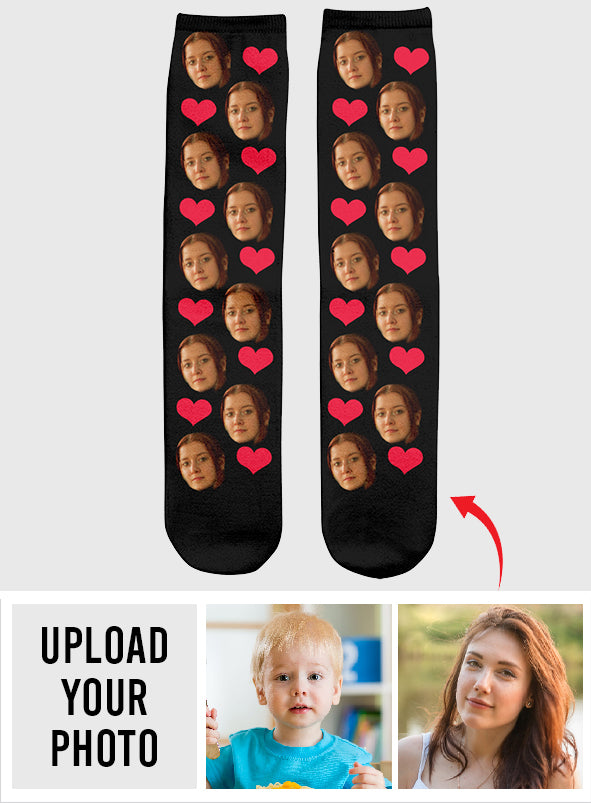 Socken mit individuellem Herzmuster – personalisierte Socken für die Tochter