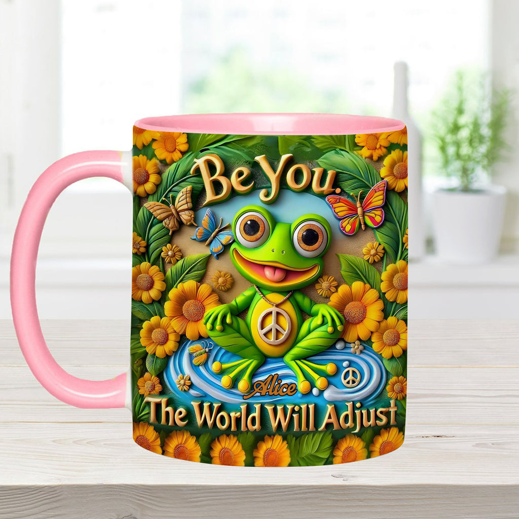 Sei du selbst. Die Welt wird sich anpassen – Personalisierte Tasse mit Hippie-Akzent