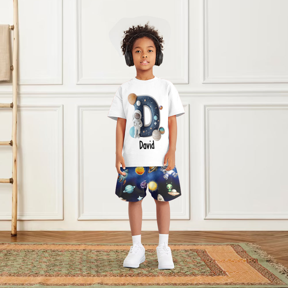 Cooles Weltraum-Alphabet – Personalisiertes Kinder-T-Shirt & Shorts