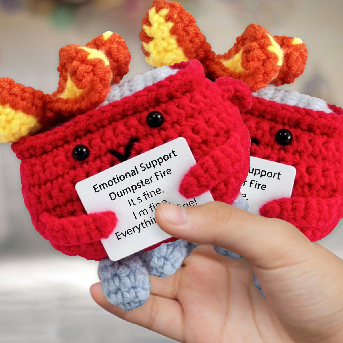 Niedliche, emotionale Unterstützung – gehäkelte Mülltonnenbrand-Figur – personalisierte, handgestrickte Kollegenfigur