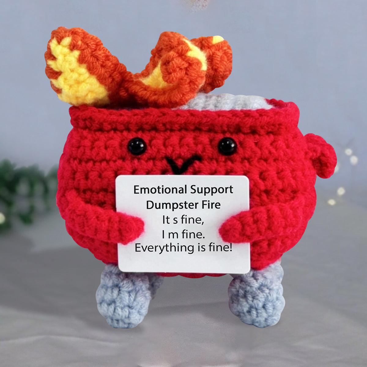 Niedliche, emotionale Unterstützung – gehäkelte Mülltonnenbrand-Figur – personalisierte, handgestrickte Kollegenfigur