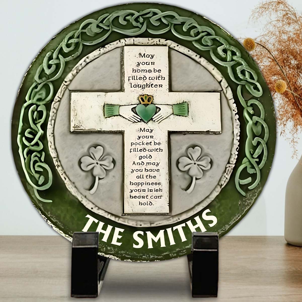 Rustikales irisches Segenskreuz für die Wand – personalisierter runder Stein zum St. Patrick's Day