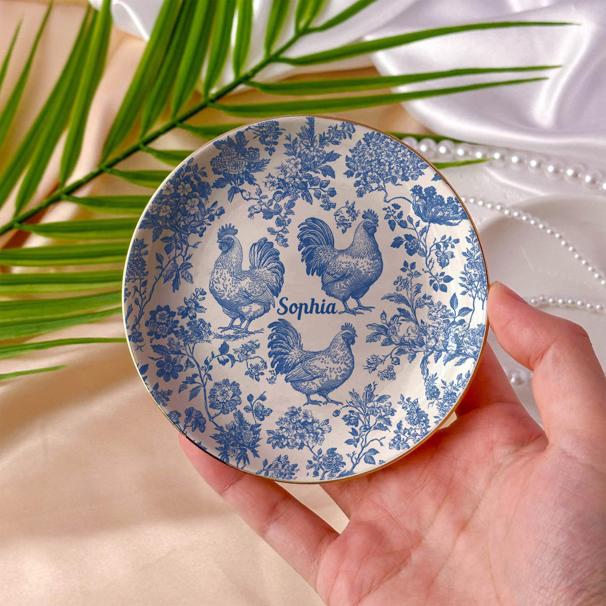 Personalisierte Schmuckschale mit Hühnermotiv im Toile-de-Jouy-Stil