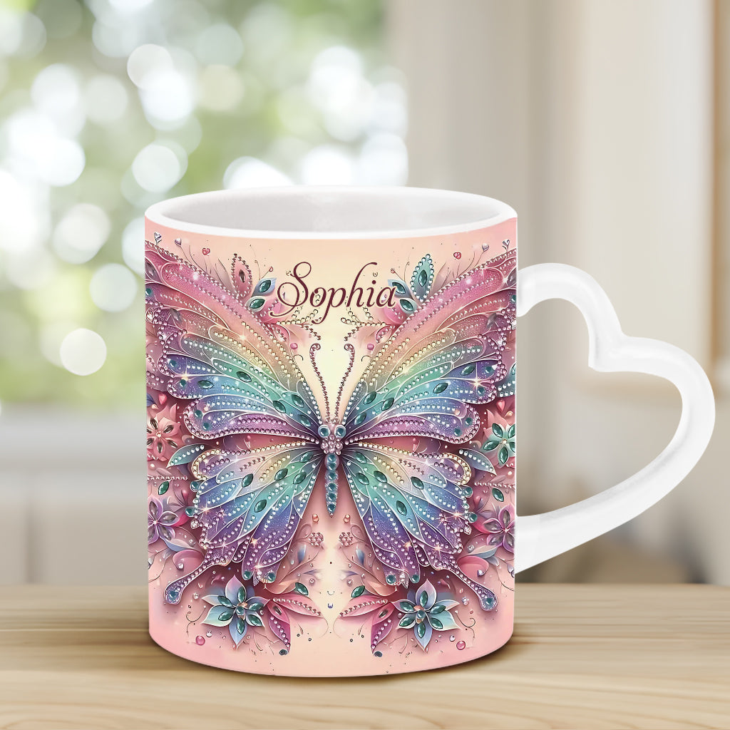 Schmetterling & Blume – Personalisierte Tasse mit Schmetterlingsherz-Henkel